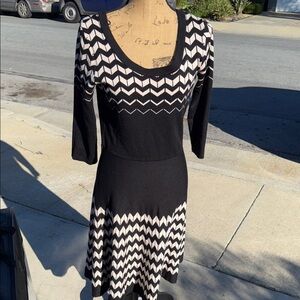 Danny & Nicole Black and White Chevron Long Sleeve Dress